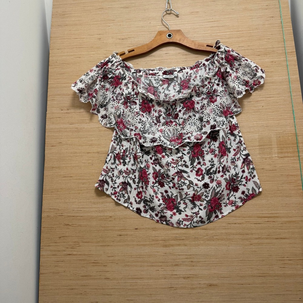 American Eagle Floral Off the Shoulder Eyelet Lace Ruffle Blouse White Red